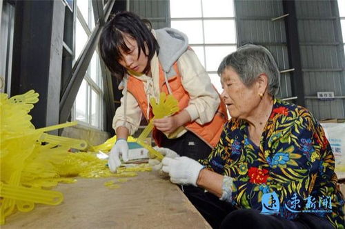 扶贫车间助农增收 小小拍手器，撑起致富大梦想